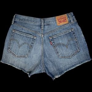 Women’s Levi 501 distressed denim jean shorts 🫦
